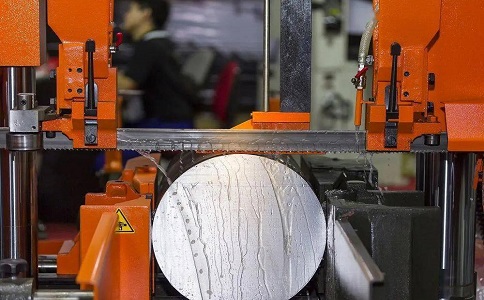 武冈立式金属带锯床切削出现跑带故障解决方法！